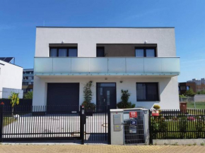yipin villa Prague